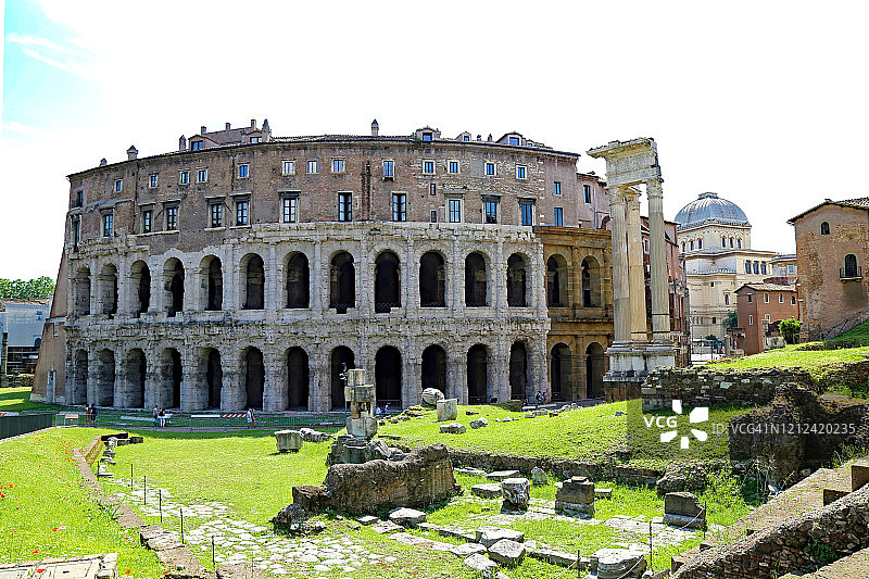 马塞勒斯剧院和罗马阿波罗神庙图片素材