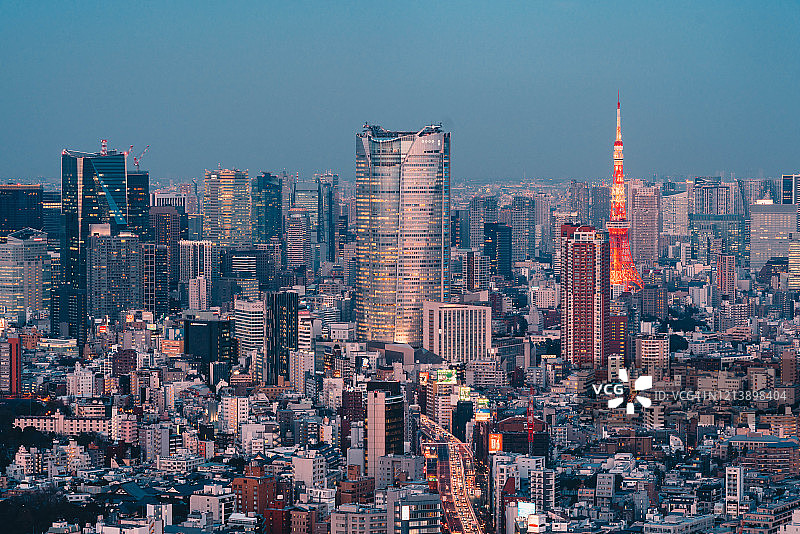 暮色中的东京天际线图片素材