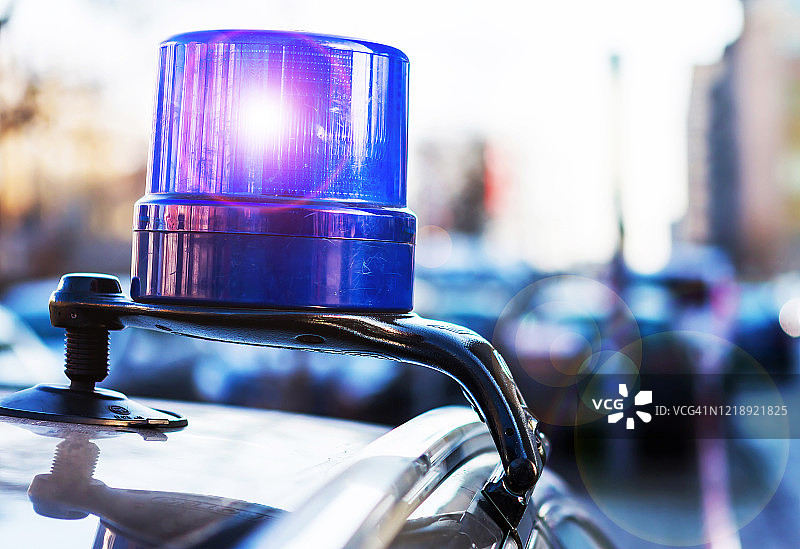 德国警方一辆民用汽车上的警灯图片素材