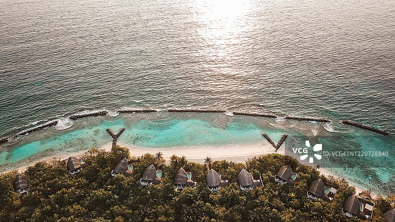 马尔代夫的日出海洋泻湖图片素材