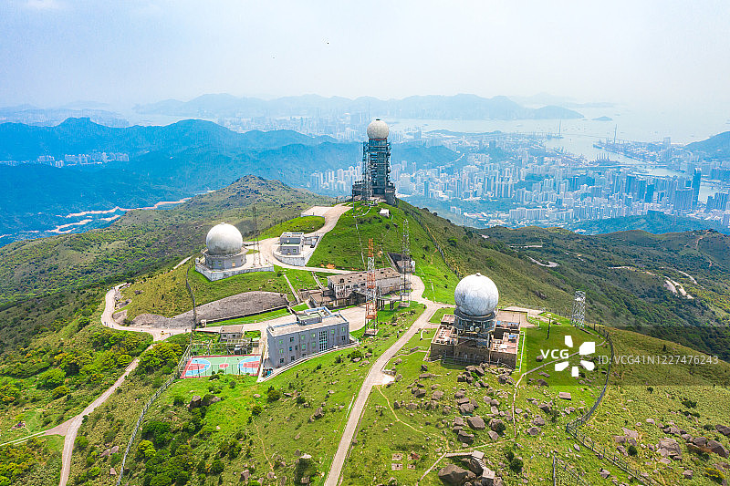 香港山上的互联网和卫星发射塔图片素材