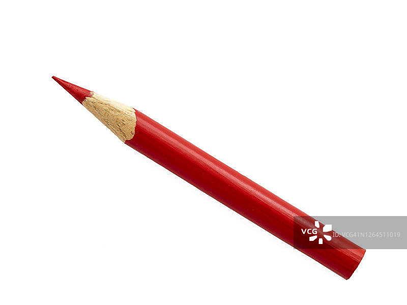 白色背景上的红色木制铅笔。图片素材