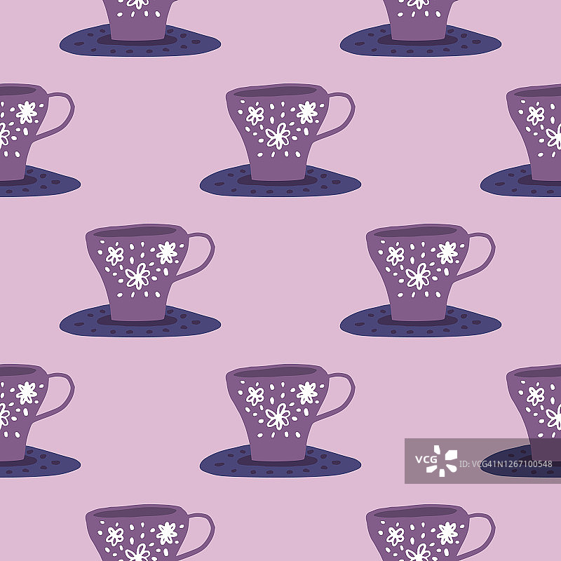简单的厨房装饰图案与杯子上的液体。紫色和淡紫色调色板。程式化的涂鸦。图片素材