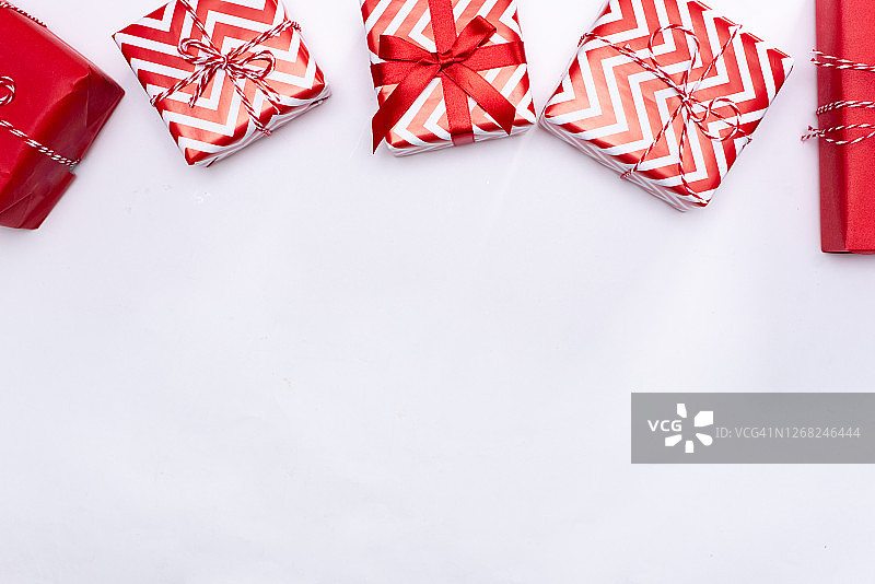 白色背景的圣诞礼品盒图片素材