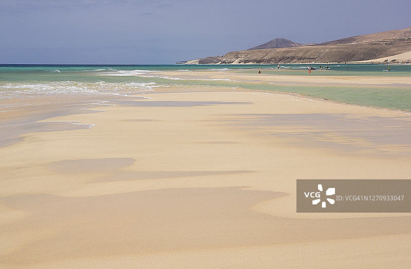 西班牙加那利群岛富埃特文图拉的索塔文托海滩。图片素材