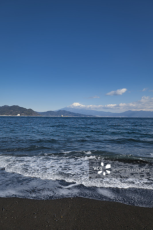 骏河湾上的富士山图片素材