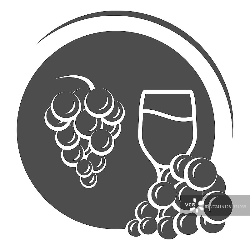 葡萄酒杯与葡萄固体图标，葡萄酒节的概念，葡萄与叶子和葡萄酒杯标志在白色的背景，酒庄标志图标在象形风格的移动，网络。矢量图形。图片素材