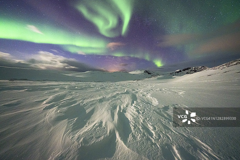 芬兰马克北角的北极光图片素材