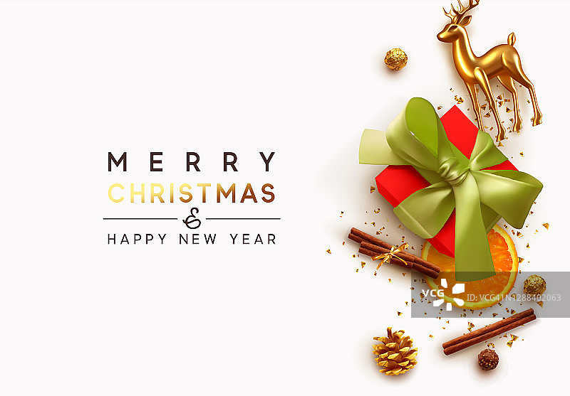圣诞快乐，恭贺新禧。圣诞构图写实的设计元素，礼盒、肉桂、橘子片、巧克力、金色玻璃驯鹿、金属鹿。节日横幅，海报，贺卡。图片素材