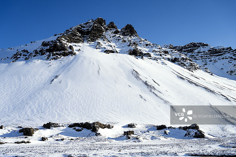 冰岛东部Álftafjördur的冬季山地景观图片素材