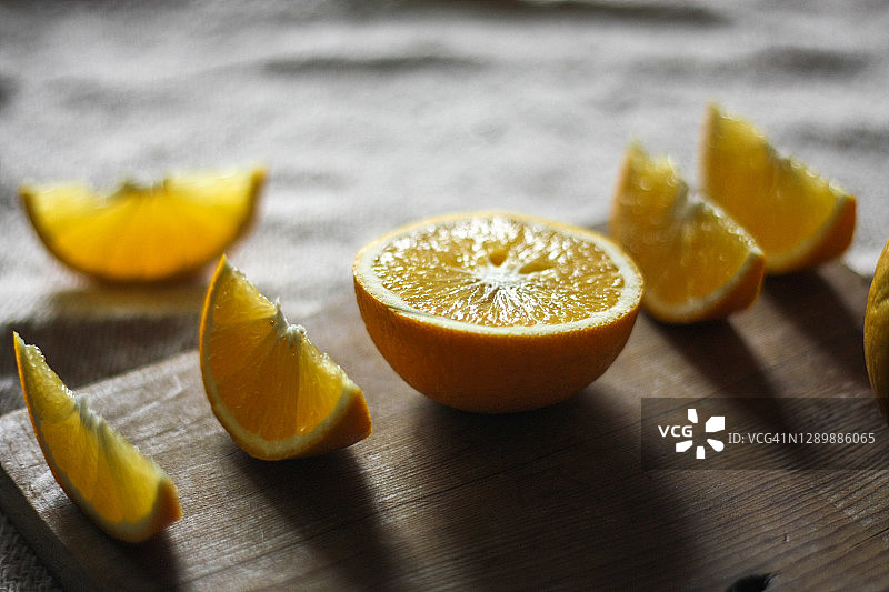 鲜马纳草橙子(切片及整只)图片素材