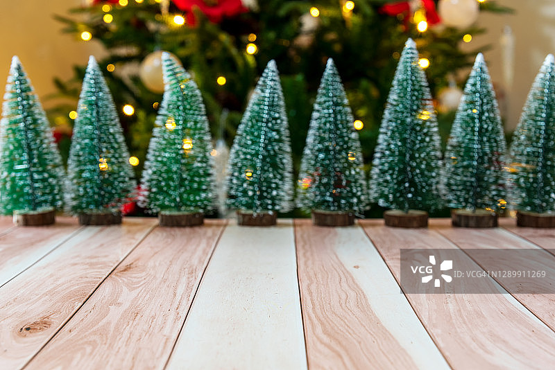小松树与圣诞树与照明背景图片素材