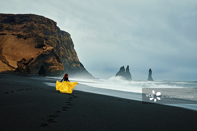 在冰岛壮观的风景上奔跑图片素材