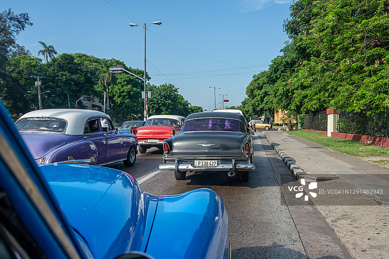 古巴哈瓦那的老式汽车图片素材