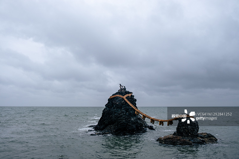 三重县双美外海的岩和茂本图片素材