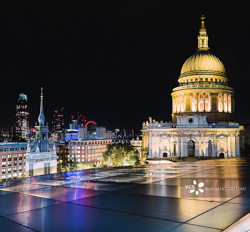 伦敦的天际线在夜市照片图片素材