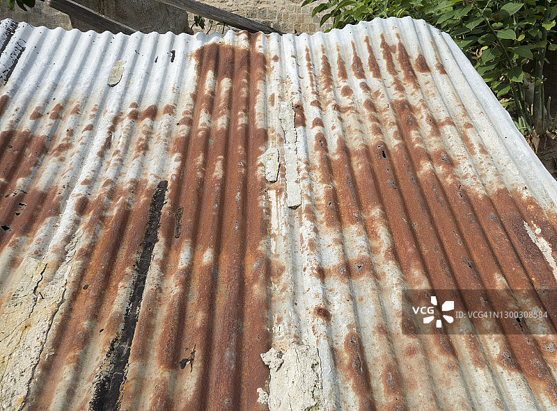 生锈的金属板屋顶图片素材
