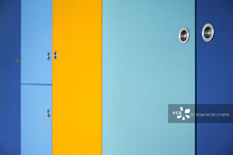 色彩斑斓的柜门图片素材