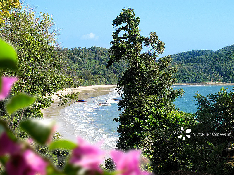 热带岛屿美丽的沙滩景色图片素材
