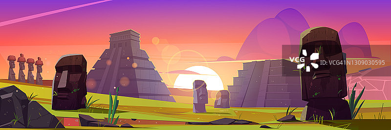 日落时的古玛雅金字塔和摩埃石像图片素材