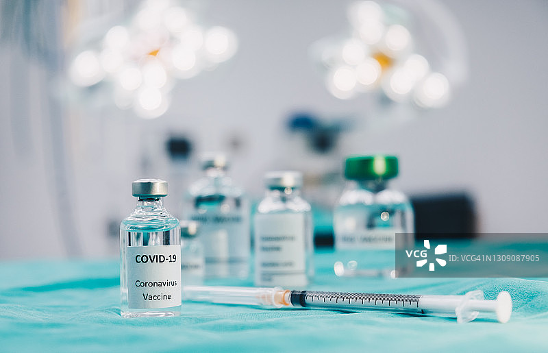 医院实验室一瓶covid-19疫苗。图片素材
