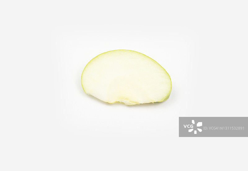 切片的青苹果在白色的背景上图片素材