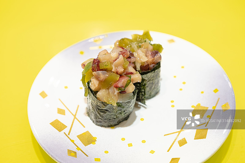 日本生鱼片寿司卷图片素材