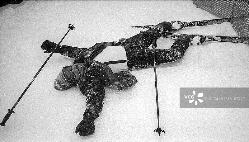 摄影师Kypros试图滑雪-阿斯彭，科罗拉多州，美国，1997图片素材