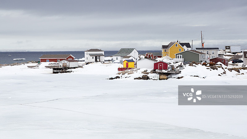 纽芬兰一个渔村的春天风景图片素材