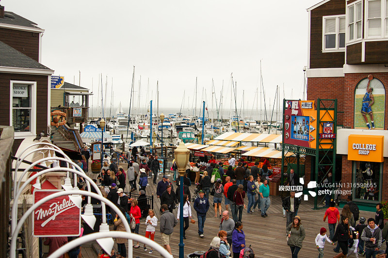 加州旧金山/美国- 2013年5月27日:旧金山的主要旅游景点之一:渔人码头图片素材