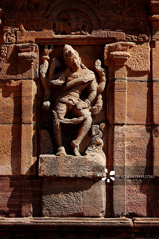 在Pattadakal跳舞的毗湿奴图片素材
