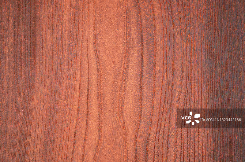 红褐色木材纹理背景。优雅的木纹立面。图片素材