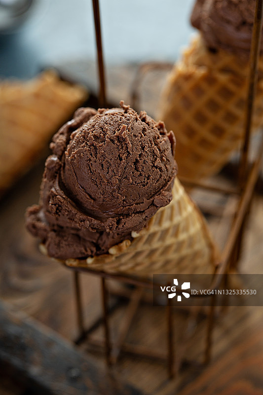华夫筒巧克力冰淇淋图片素材