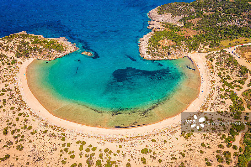 希腊伯罗奔尼撒半岛Voidokilia海滩的航拍照片图片素材