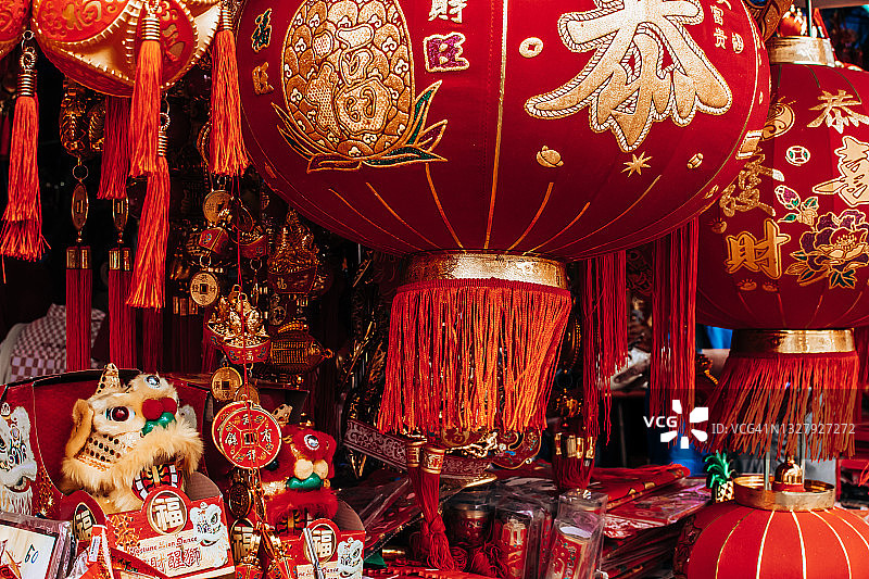 亚洲泰国曼谷瑶华路售卖中国魅力灯笼和装饰品的街道市场在中国新年期间装饰图片素材