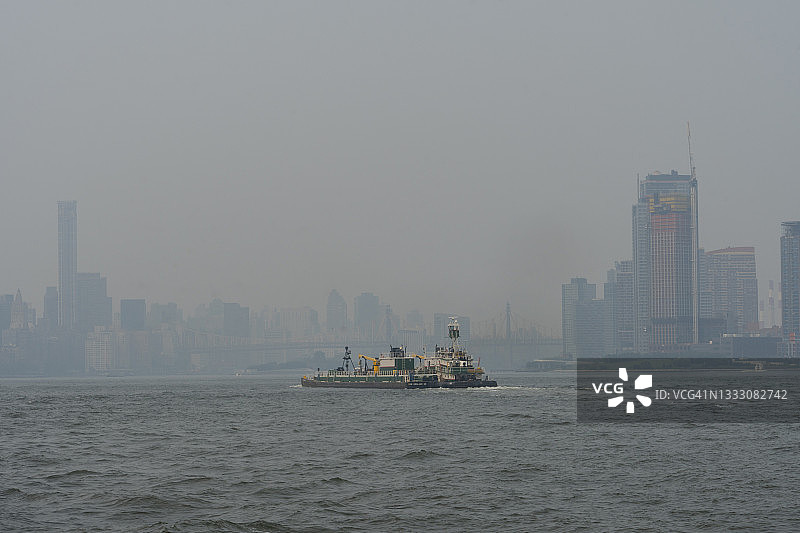 美国西部野火的烟雾到达了纽约市图片素材