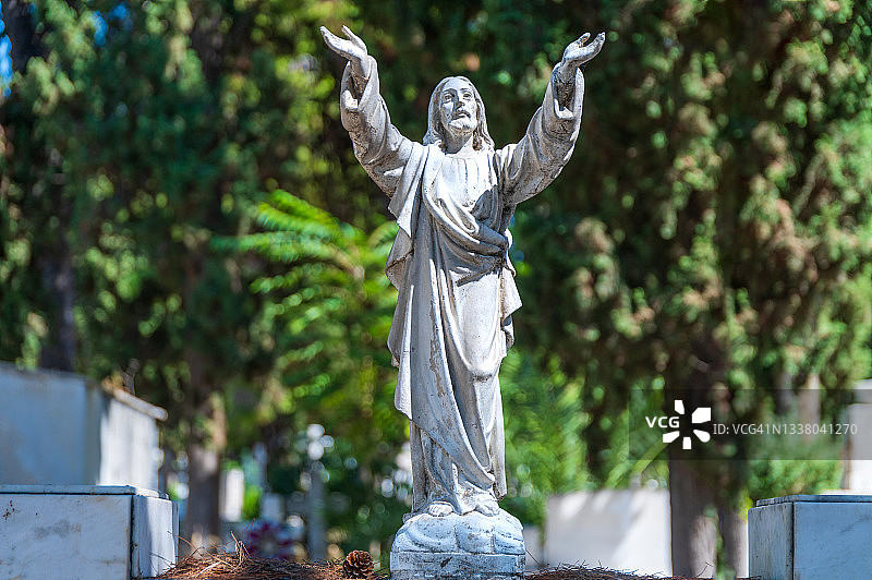 举起双手的耶稣基督雕像图片素材