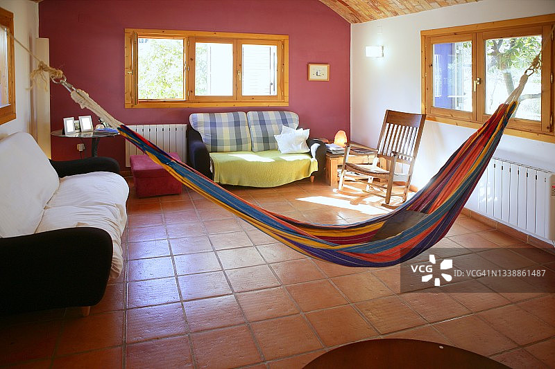 暖色客厅，墨西哥吊床图片素材