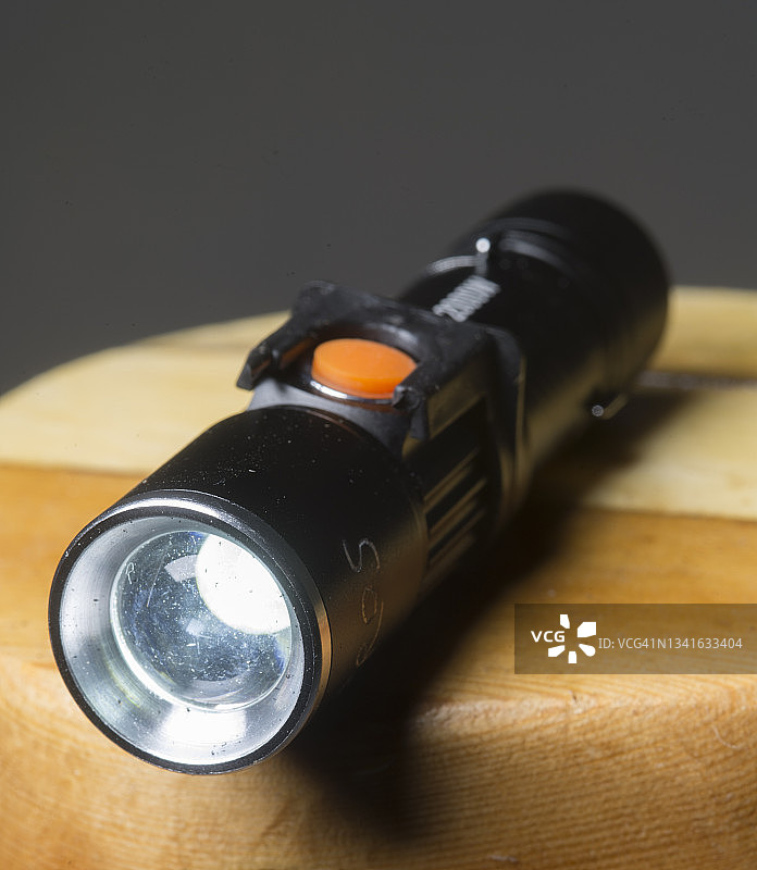 LED充电手电筒图片素材