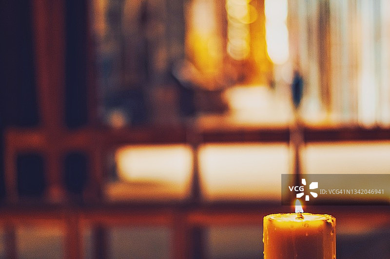 教堂里的蜡烛特写图片素材