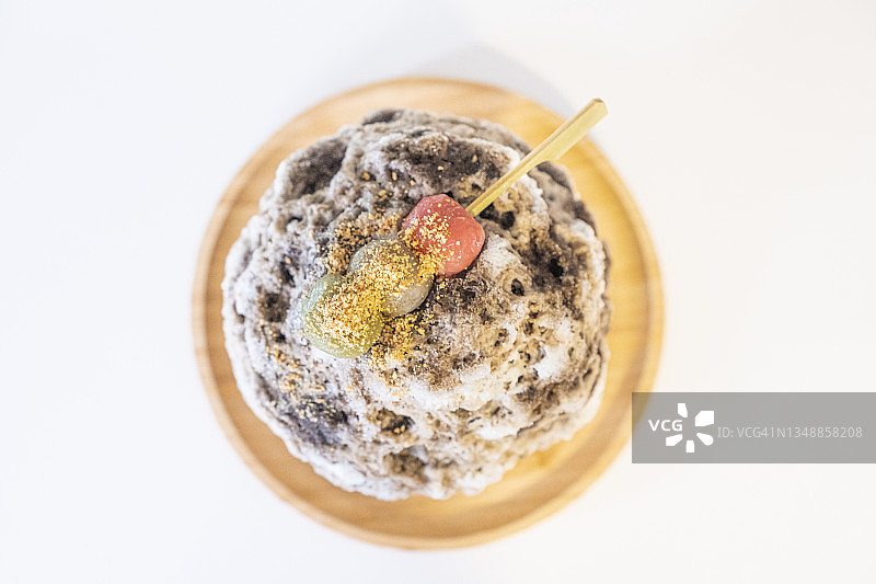 日本刨冰甜品，巧克力和粽子图片素材