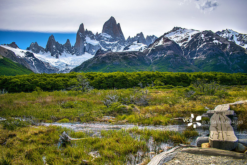 波因塞诺针和菲茨罗伊山。El chalten，圣克鲁斯，巴塔哥尼亚阿根廷。图片素材