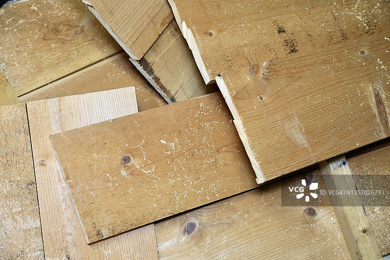 废胶合板、木材、木材和木板的堆垛图片素材