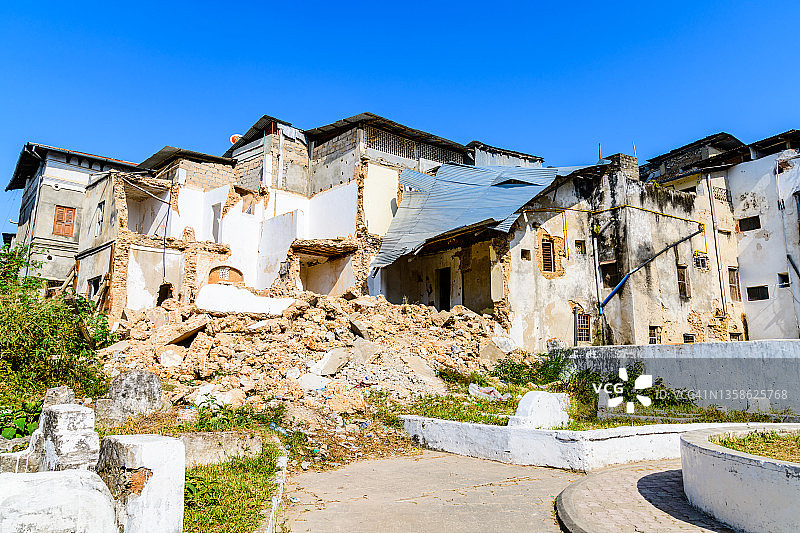 石镇的住宅建筑被毁。房子的废墟。坦桑尼亚桑给巴尔岛,图片素材