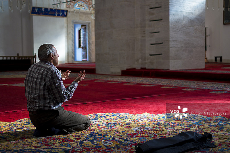 穆斯林斋月祈祷时间图片素材