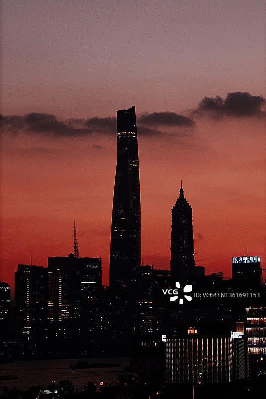 黄昏上海的天际线图片素材