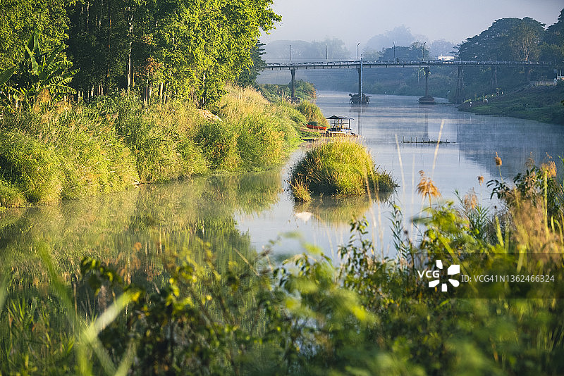 美丽的早晨风景河在乡村乡村的景象图片素材