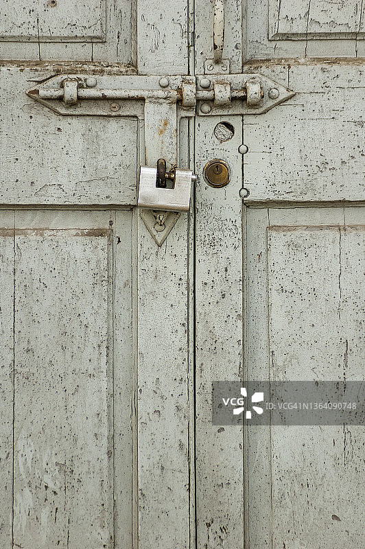 旧门带锁图片素材