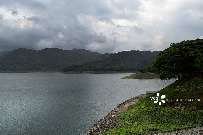 美丽的风景在Selorejo tulunagung水库地区图片素材