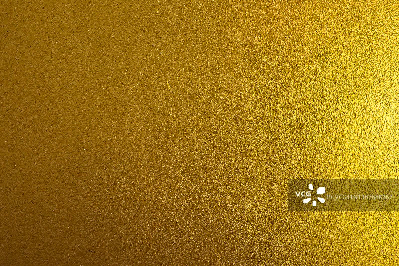 旧的grunge金色墙壁，黄色纹理背景。图片素材